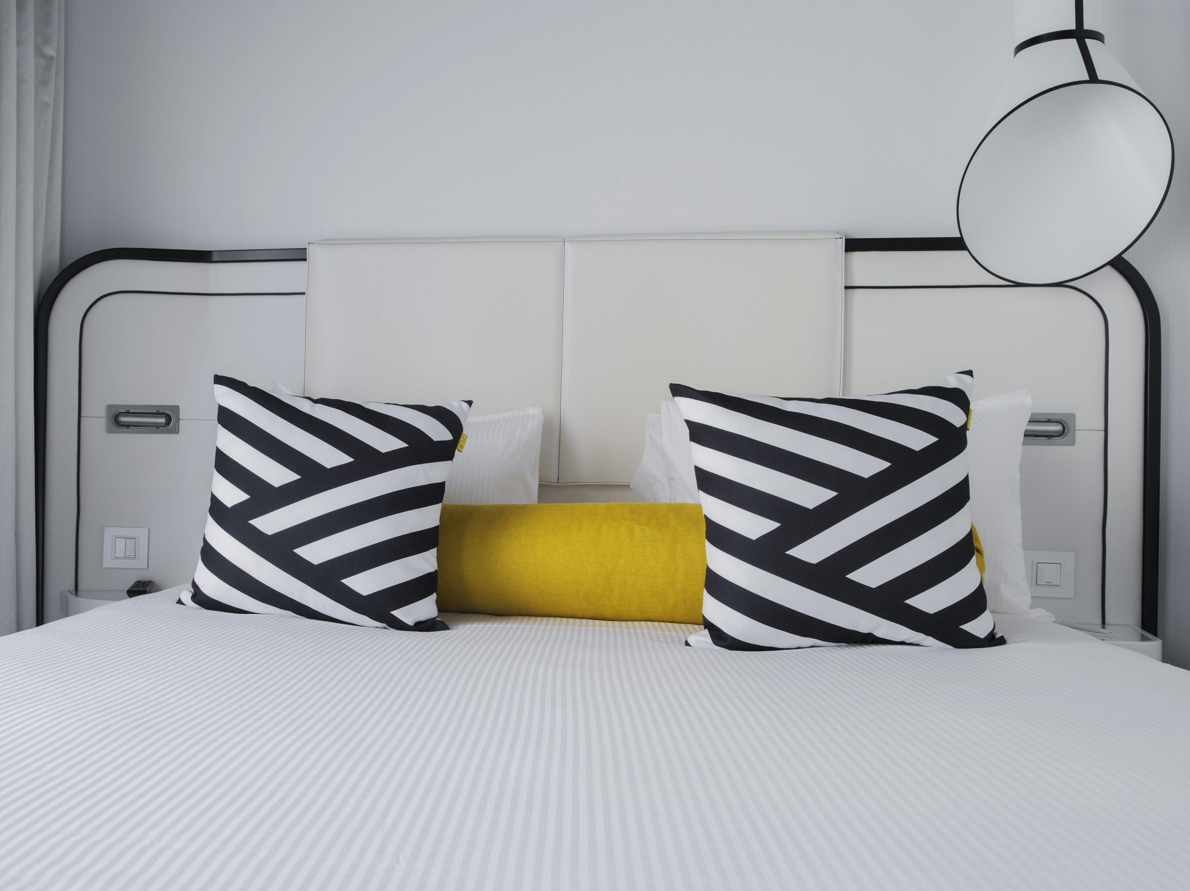 Ekta Champs Elysées Parigi