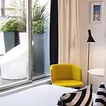 Hotel Ekta Champs Elysees Paris