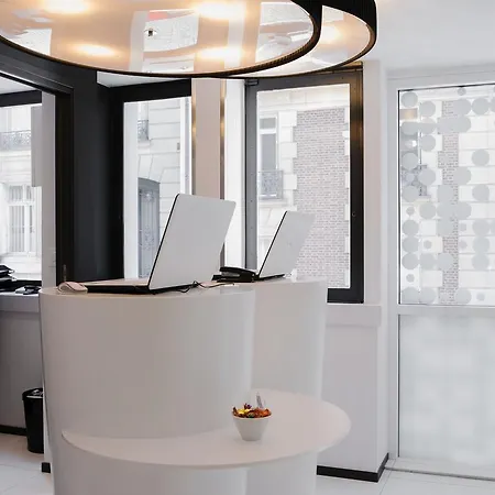 Hotel Ekta Champs Elysées Parigi