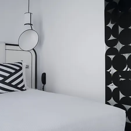 Hotel Ekta Champs Elysées Parigi