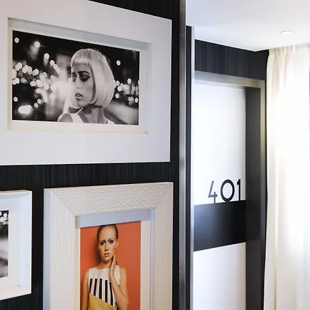 Hotel Ekta Champs Elysées Parigi
