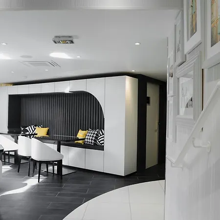 Hotel Ekta Champs Elysées Parigi