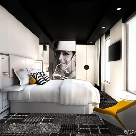 Hotel Ekta Champs Elysées 4*