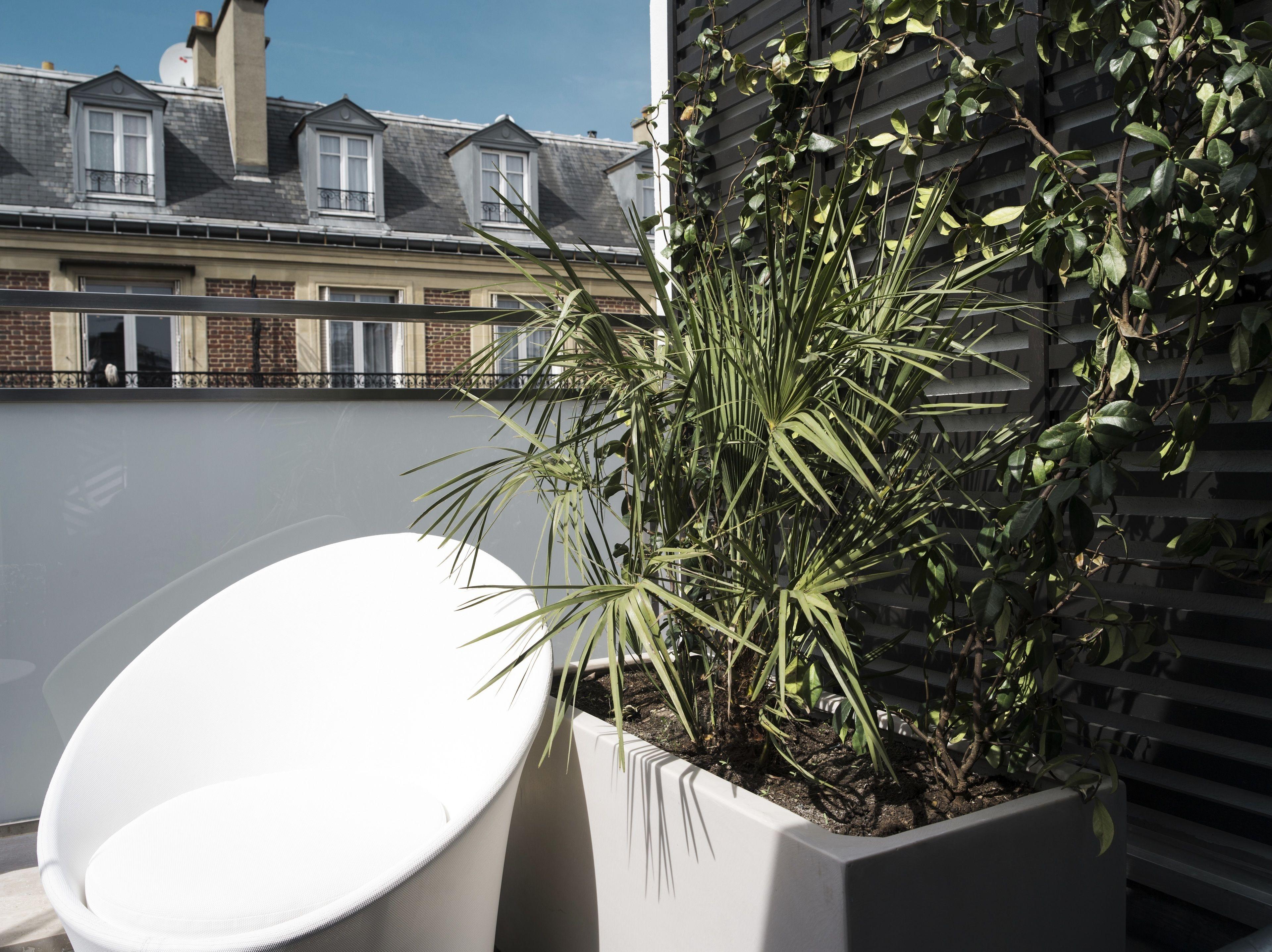 Ekta Champs Elysees Paris