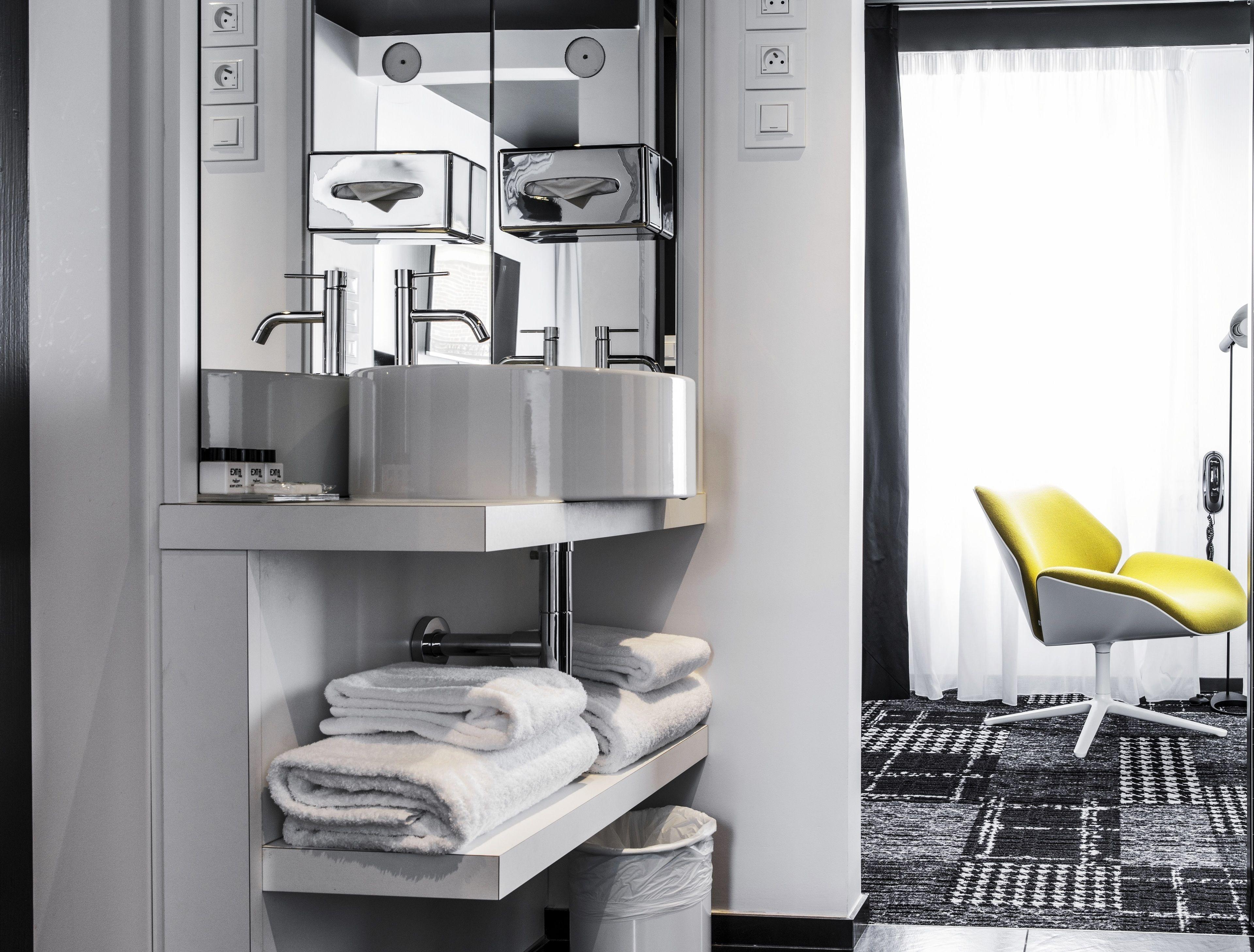 Ekta Champs Elysees Paris